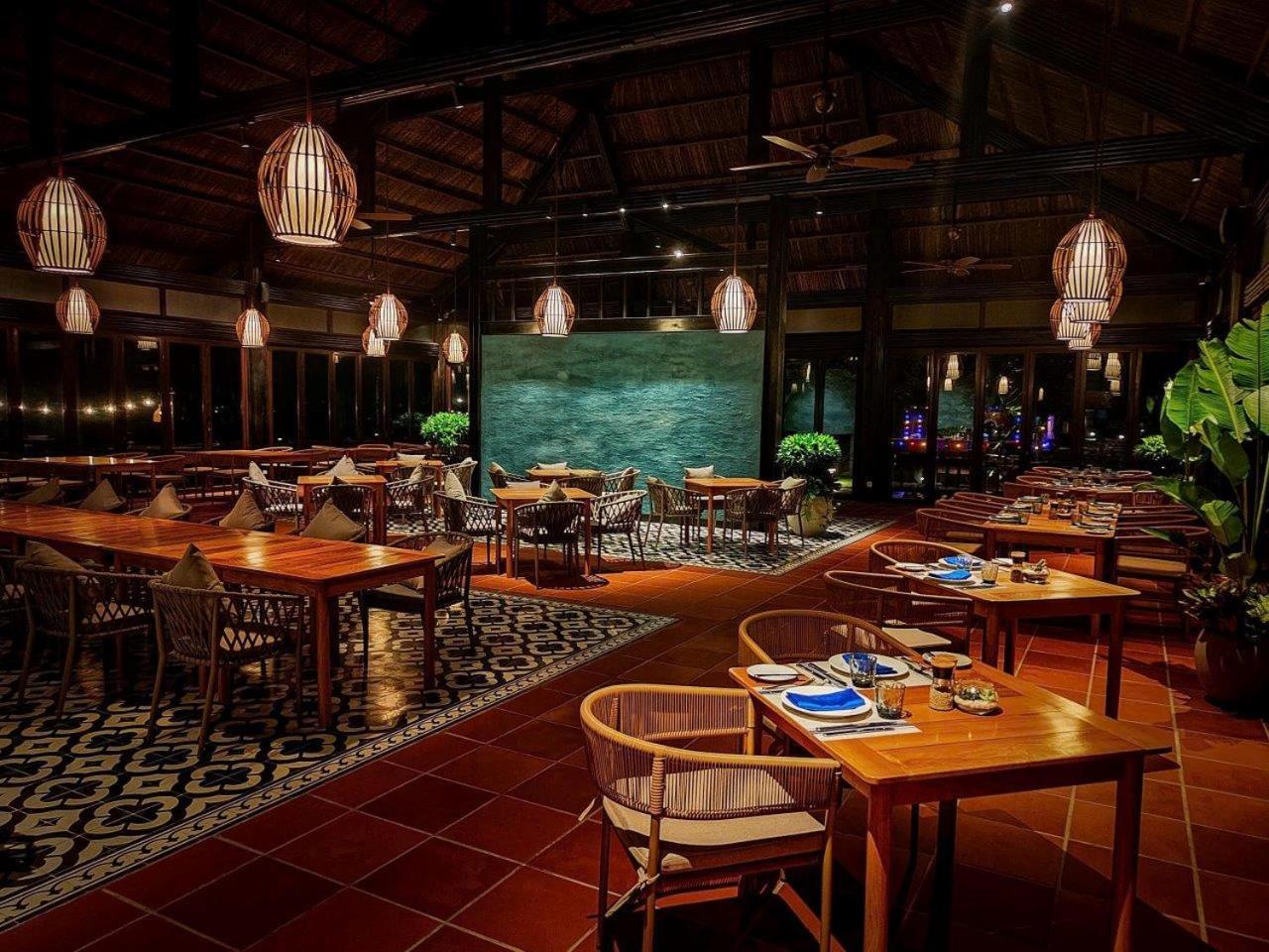 Vinpearl Resort & Spa Phu Quoc Exterior foto The restaurant at the resort