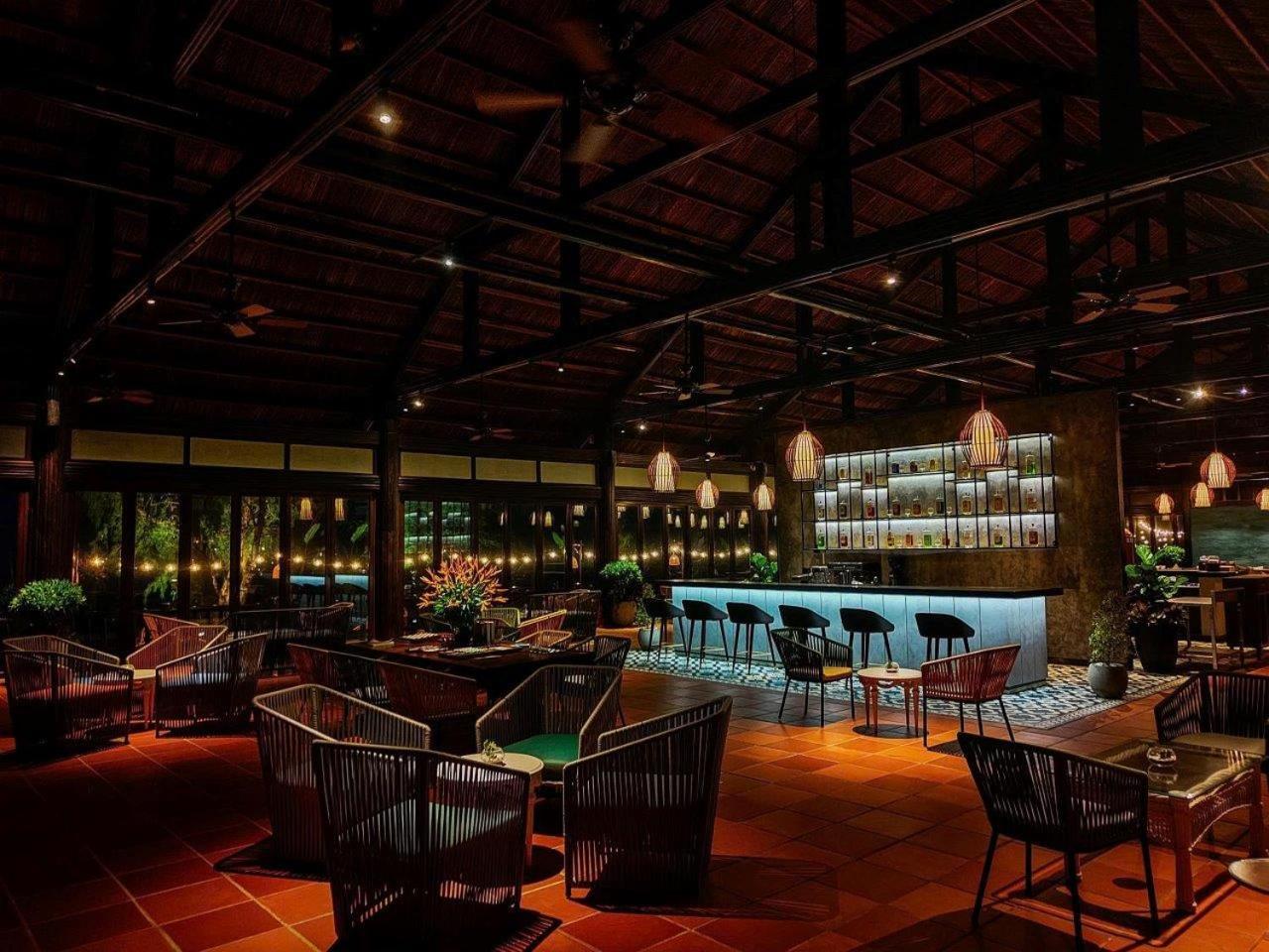 Vinpearl Resort & Spa Phu Quoc Exterior foto The bar at the resort